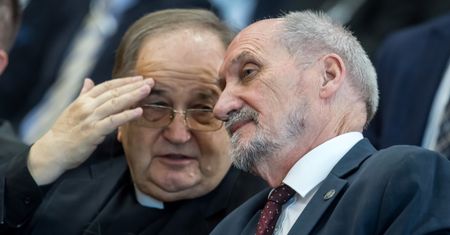 Media o. Rydzyka znów atakują PiS. Ruch Europa-Christi i Prawica RP zapowiadają start kampanii