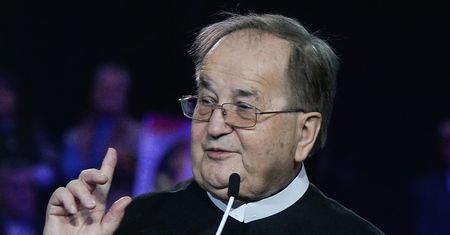 Wiadomo, ile kosztował prezent od rządu dla o. Tadeusza Rydzyka