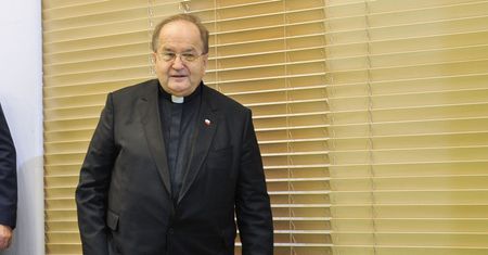 Ojciec dyrektor umie się dzielić. Średnia pensja w Lux Veritatis to 9 tys. zł