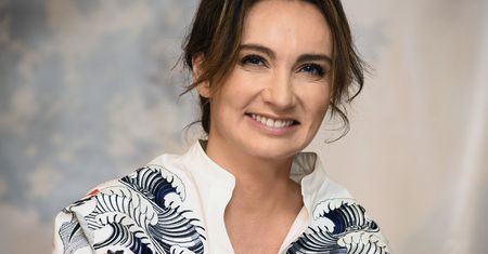 Dominika Kulczyk w orientalnej koszuli z haftami