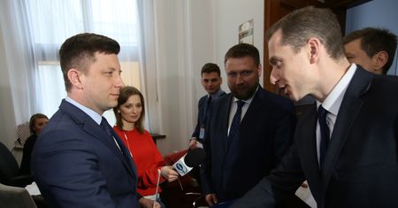 PiS zaprasza PO do Ministerstwa Obrony. Pokaże dokumenty dotyczące caracali