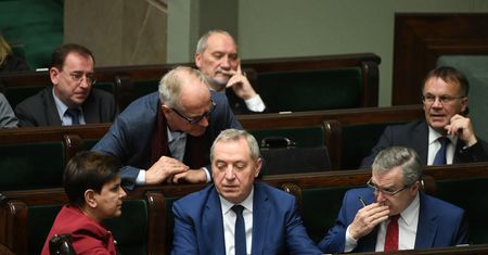 Minister zdradził, ile zarabia się w rządzie. Nagrody są uzasadnione?