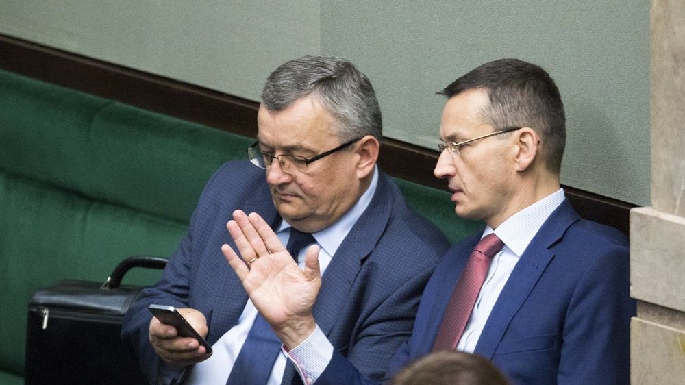 W ciągu najbliższych lat na przebudowę szlaków kolejowych wydamy 67 mld zł - chwali się premier Morawiecki
