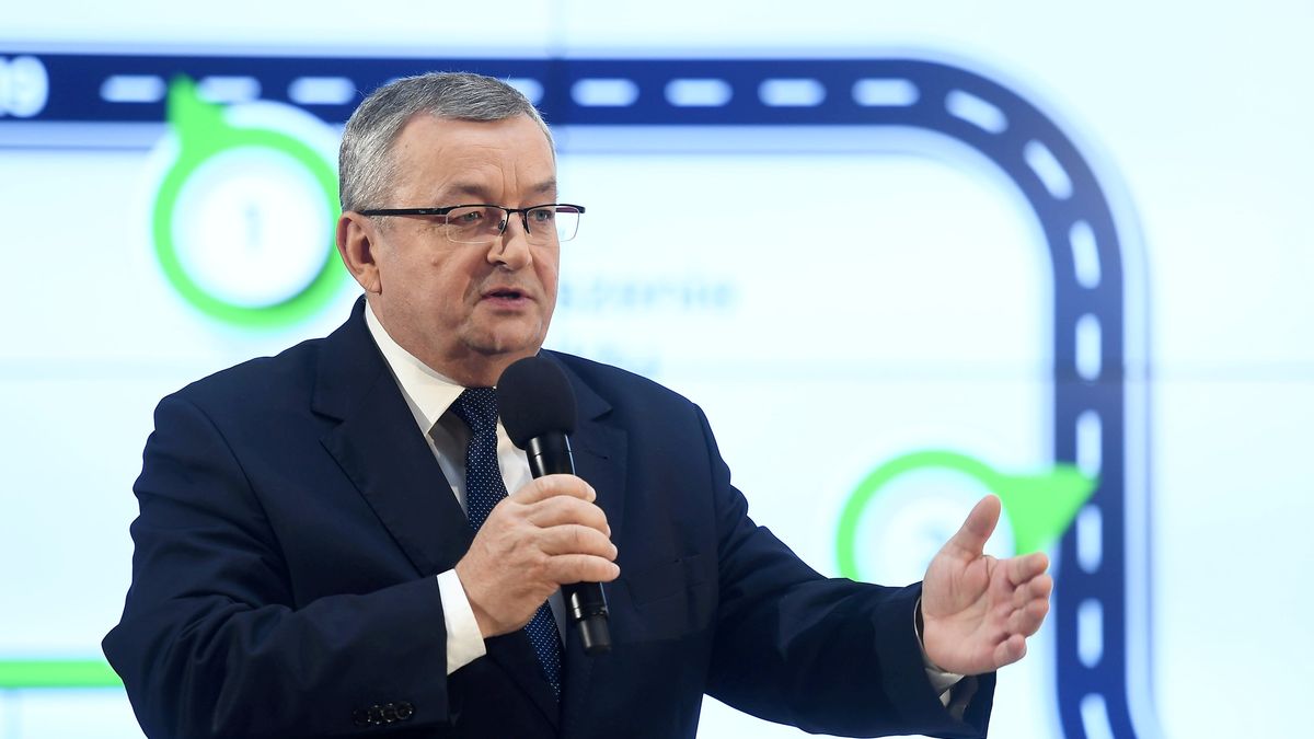 Minister Andrzej Adamczyk przedstawił harmonogram prac nad ustawą przywracającą połączeń autobusowe do wszystkich miejscowości w kraju