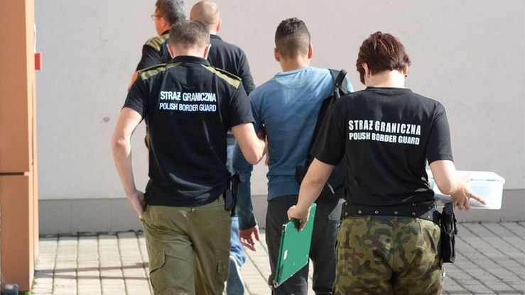 Marokańczyk nielegalnie przedostał się do Polski. Był podczepiony pod wagon