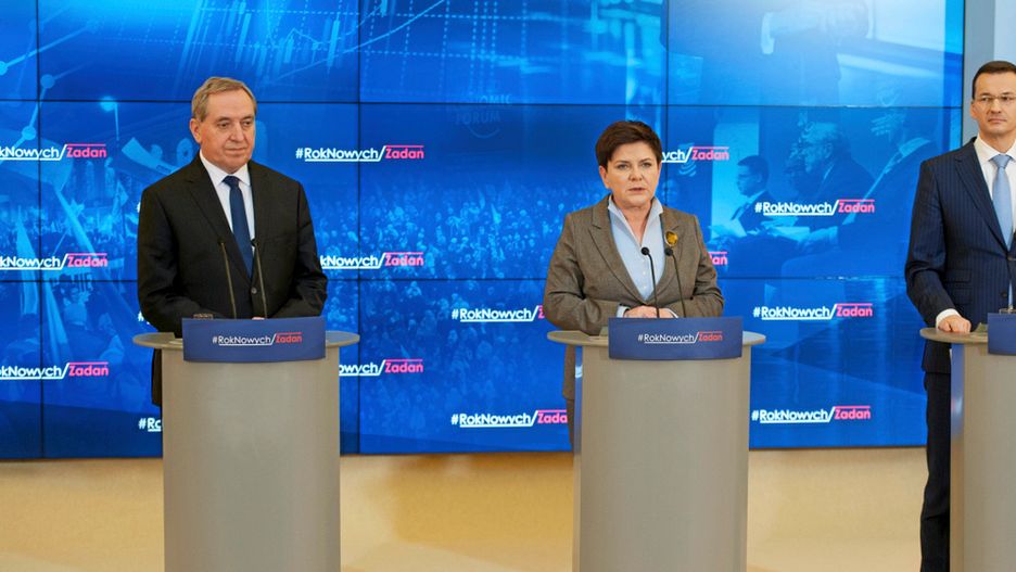 Minister Henryk Kowalczyk, premier Beata Szydło i wicepremier Mateusz Morawiecki