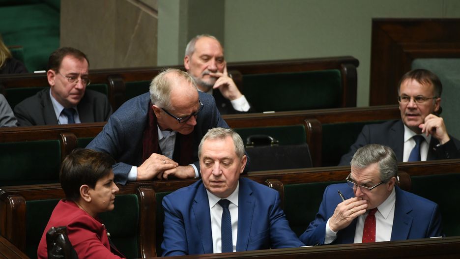 Premier Beata Szydło wydała na nagrody dla ministrów 1,5 mln zł