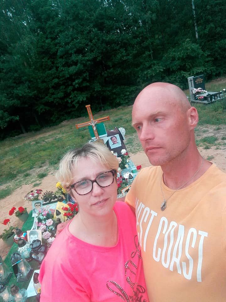 Krzysztof Krawczyk odwiedził grób ojca. Towarzyszyła mu nowa partnerka