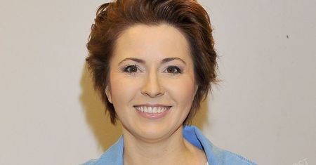 Marta Kielczyk połączyła trzy intensywne kolory. Nie każdy odważyłby się na taki zestaw [zdjęcia]