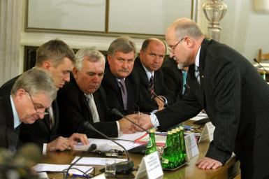 Giertych, Miodowicz i Wassermann zostają w komisji