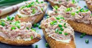 Przygotujesz w pięć minut. Pyszna pasta z tuńczyka na kanapki