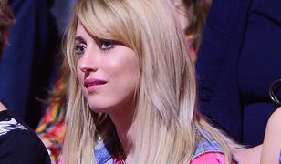 Justyna Żyła nie do poznania. Mocny makijaż i bardzo krótka mini