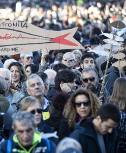 Rzym. Tysiące ludzi protestowało na wiecu "sardynek" na ulicach Wiecznego Miasta