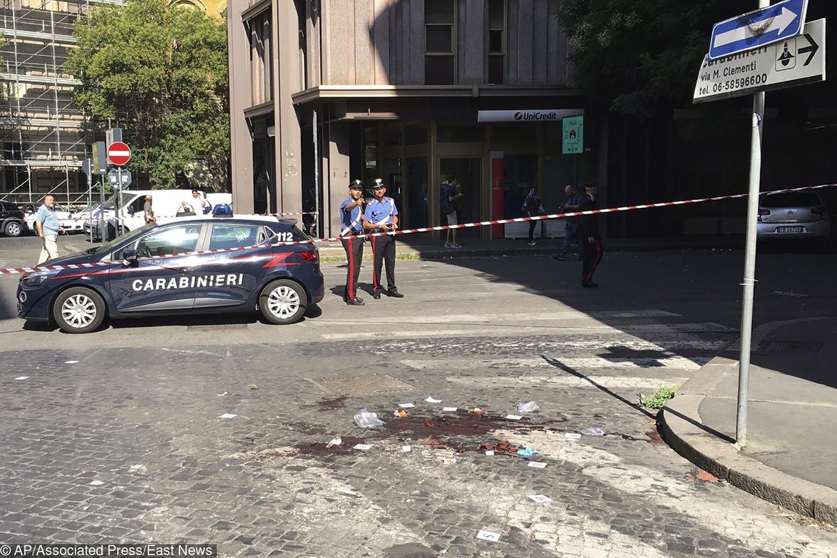 Karabinier zasztyletowany na służbie w centrum Rzymu. Poszukiwania Afrykańczyków