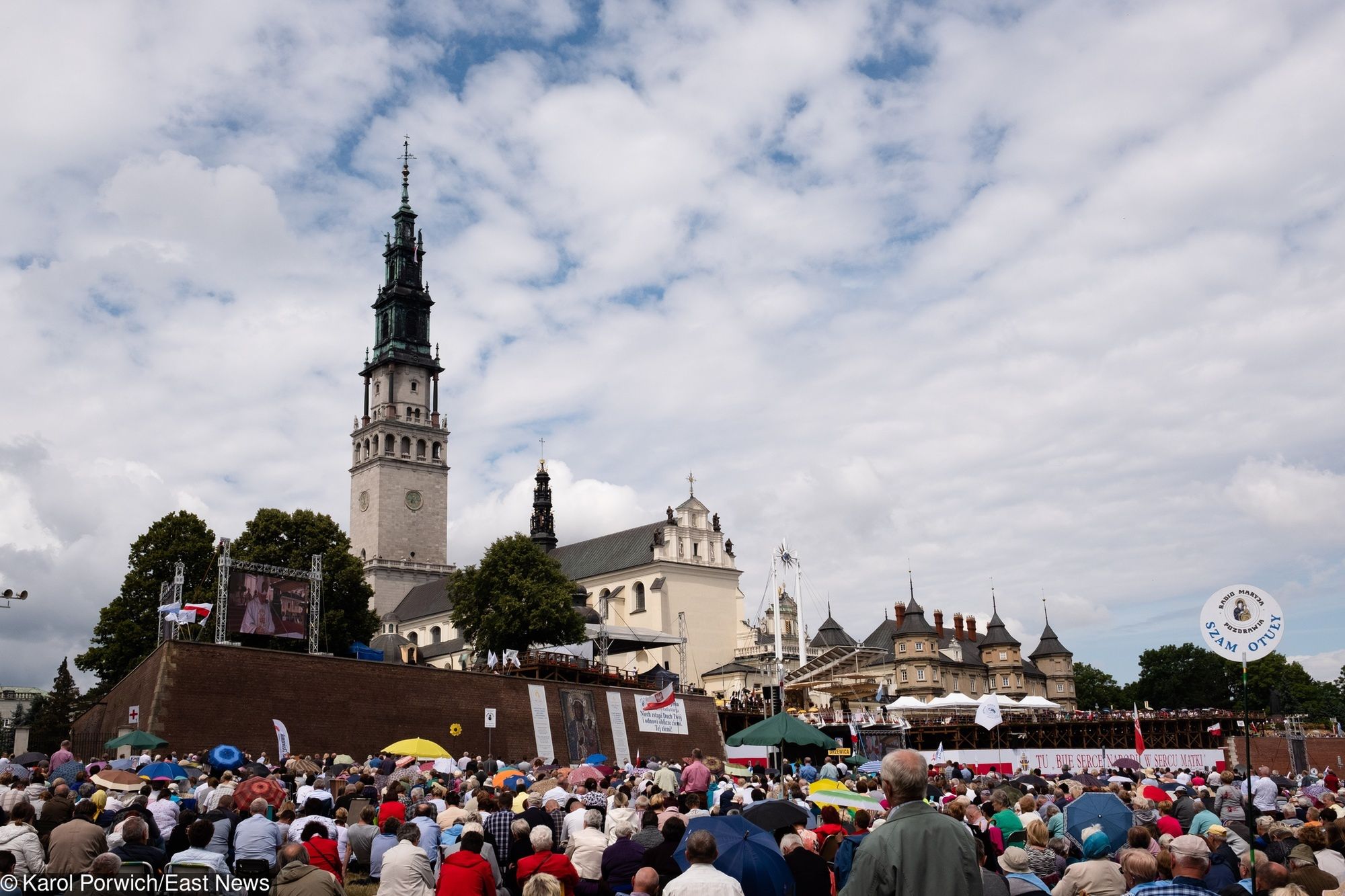 Częstochowski radny SLD Sebastian Trzeszkowski domaga się od arcybiskupa Wacława Depo złotówki od pielgrzyma