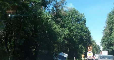 Bus wjechał w pracowników malujących pasy. Nie żyje mężczyzna