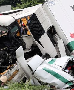 Tenczyn. Tragiczny wypadek na Zakopiance z udziałem autokaru z dziećmi. Dramatyczna akcja