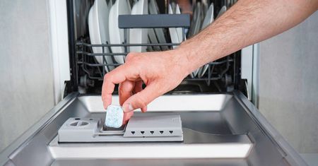 Gdy zmywarka nie domywa naczyń, warto zwrócić uwagę na ten szczegół. To może być powód