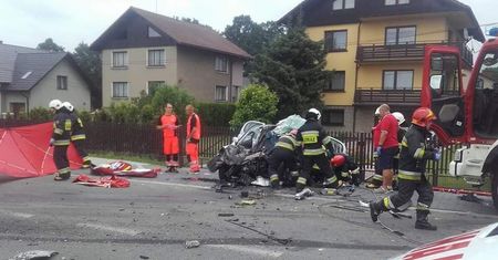 Cieszyn. Zderzenie samochodu z ciężarówką, nie żyje kobieta