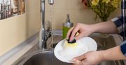 Tym produktem z kuchennej szafki zastąpisz każdy płyn do mycia naczyń