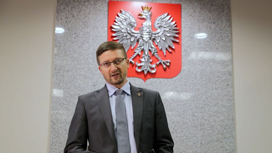 Sędzia Paweł Juszczyszyn podczas wygłaszania oświadczenia w Olsztynie