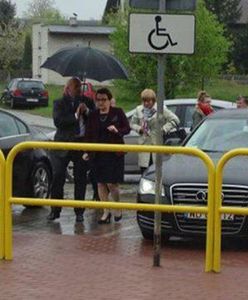 Kierowca minister Zalewskiej nie będzie ukarany za parkowanie na kopercie. Dlaczego?