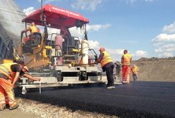 Bierzesz 500 plus - kup terenówkę, bo nowych dróg nie będzie. Budowy S6 i S14 wypadły z rządowych planów