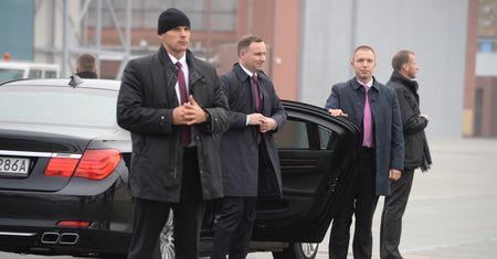 Nowe limuzyny dla polityków. Zastąpią auta rozbite na drogach