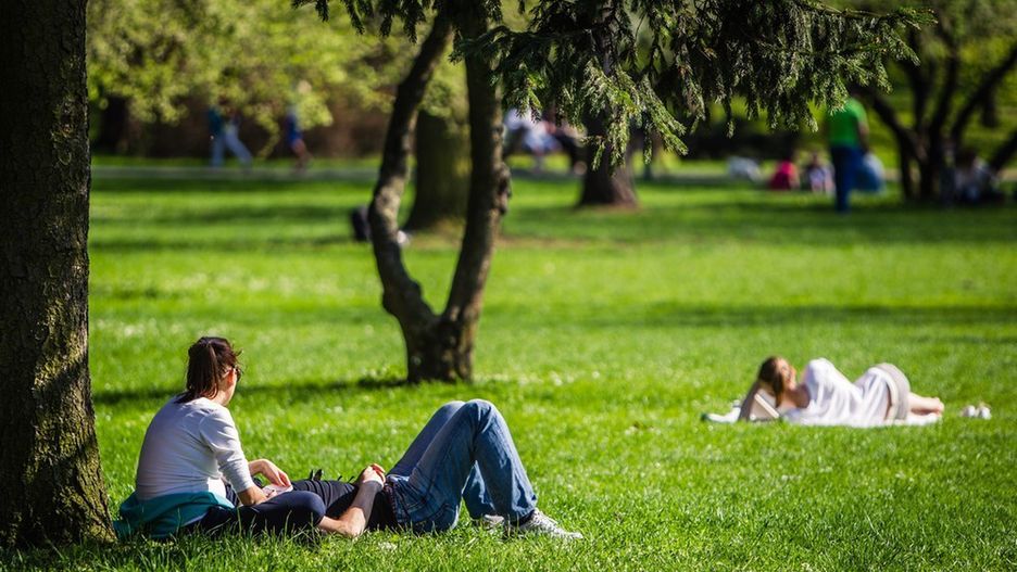 Pracownicy zgłaszają, kiedy chcą wziąć wolne, ale dla pracodawcy nie jest to wiążące. Nie może dopuścić do sytuacji, że nikt nie pojawi się w pracy