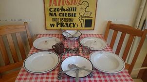 Musztardówki i łyżki na łańcuchu - kto to pamięta?
