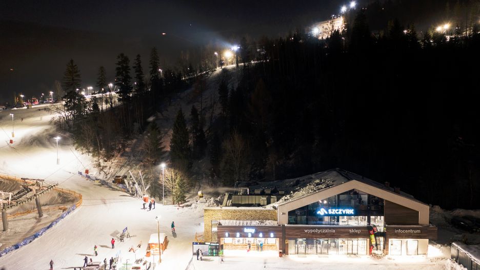 Szczyrk Mountain Resort ma w ofercie szkółkę narciarską Szczyrk Ski School oraz strefę nauki Maxiland