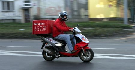 Mecz za 5 minut, a pizza od godziny "w drodze". Nie chcesz dłużej czekać, możesz składać reklamację