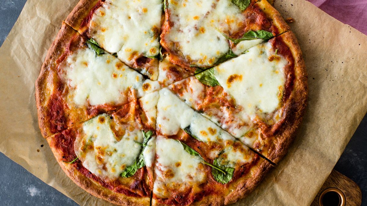 Pizza bez mąki i drożdży również może być chrupiąca