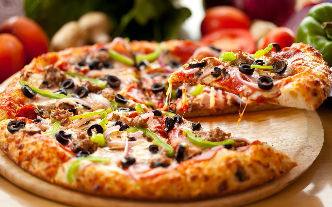 Międzynarodowy Dzień Pizzy. Jak zrobić idealną pizzę w domu?