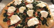 Biały sos czosnkowy do pizzy. Jak go przygotować?