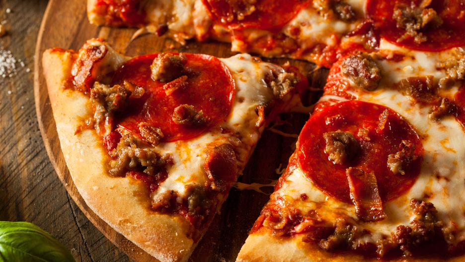 Genialny przepis na pizzę. Ciasto wyjdzie lepsze niż we włoskiej pizzerii