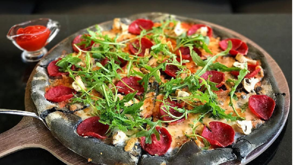 Czarna pizza