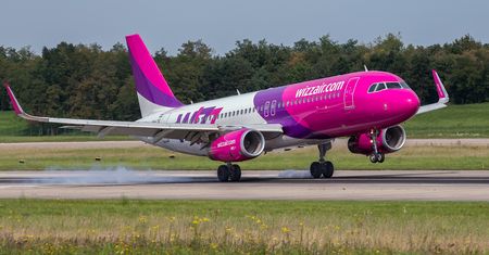 Pijany Polak złamał palec pasażerowi w samolocie Wizz Air. Jest wyrok