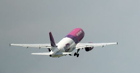 Porywisty wiatr na Pomorzu. Maszyna Wizzair nie zdołała wylądować w Gdańsku
