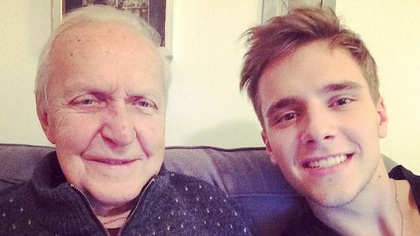 Maciej Musiał z dziadkiem