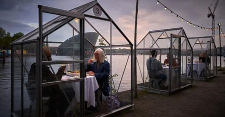 Restauracja znalazła wspaniały sposób na zachowanie dystansu. To rozwiązanie zachwyca!