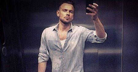 Dramat! Remontują windę Dawida Wolińskiego! On się tym nie przejął i zrobił selfie jakiego jeszcze internet nie widział! :-)