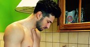 Rafał maślak najpierw z nagim torsem w kuchni przygotowywał Wigilię, potem pokazał dużą rodzine przy stole