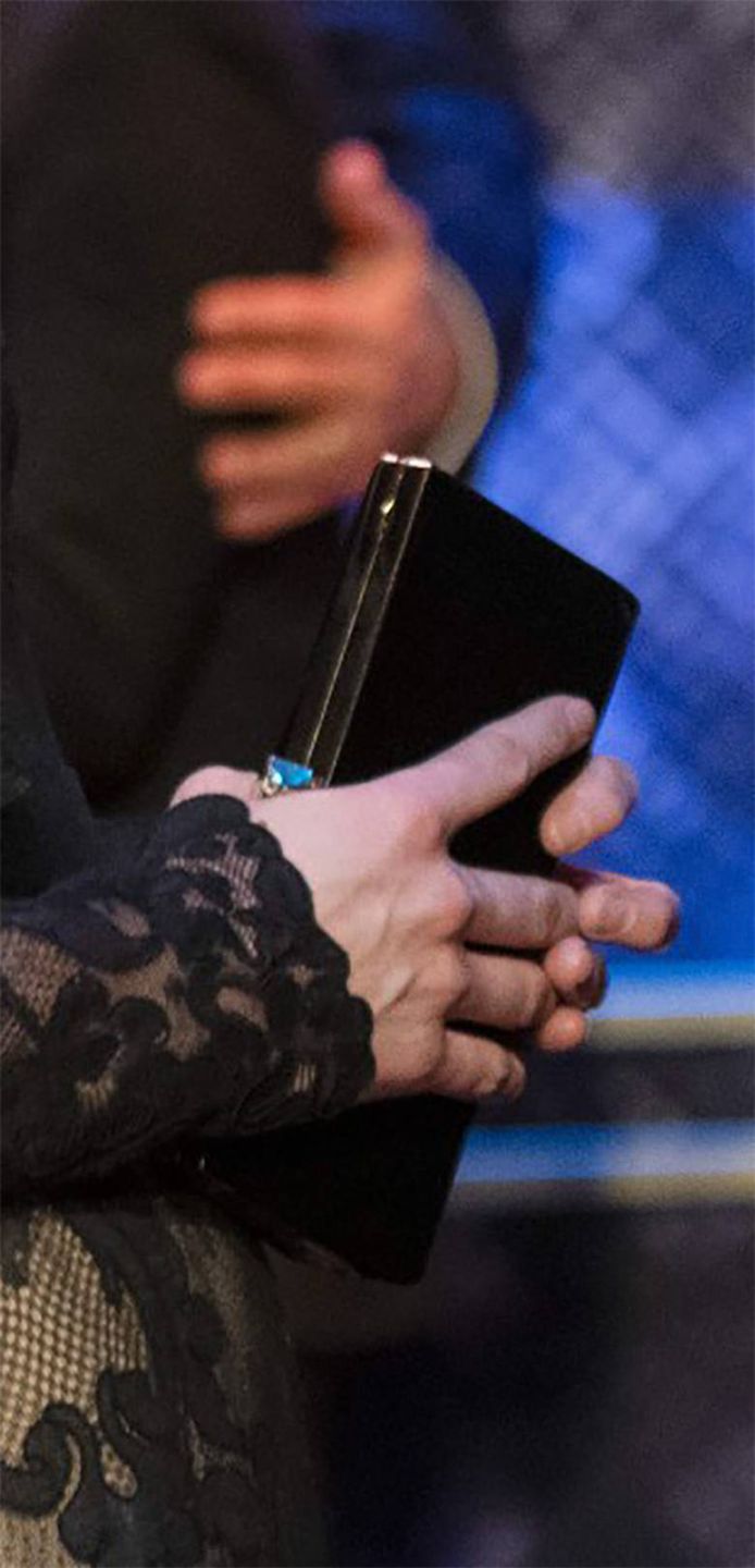 Księżna Kate -  czarna kopertówka, Royal Variety Perfromance 2019