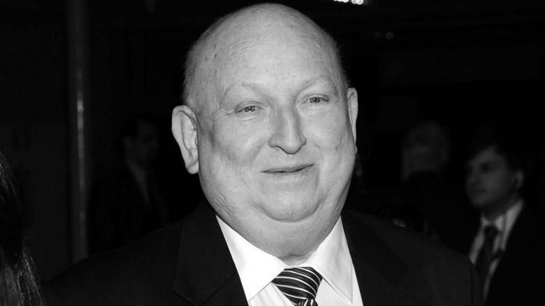 Józef Oleksy (22.06.1946-9.01.2015)
Polski polityk, marszałek sejmu w latach 1993-1995 i 2004-2005, polski premier w latach 1995-1996. Od 2005 roku zmagał się z nowotworem, walkę tę przegrał. Został pochowany na warszawskich Powązkach.