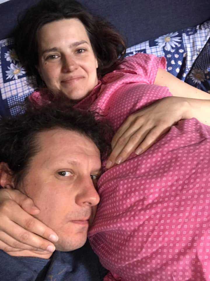 Wojciech Solarz z partnerką - 9 miesiąc ciąży