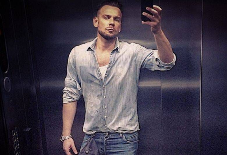 Dramat! Remontują windę Dawida Wolińskiego! On się tym nie przejął i zrobił selfie jakiego jeszcze internet nie widział! :-)