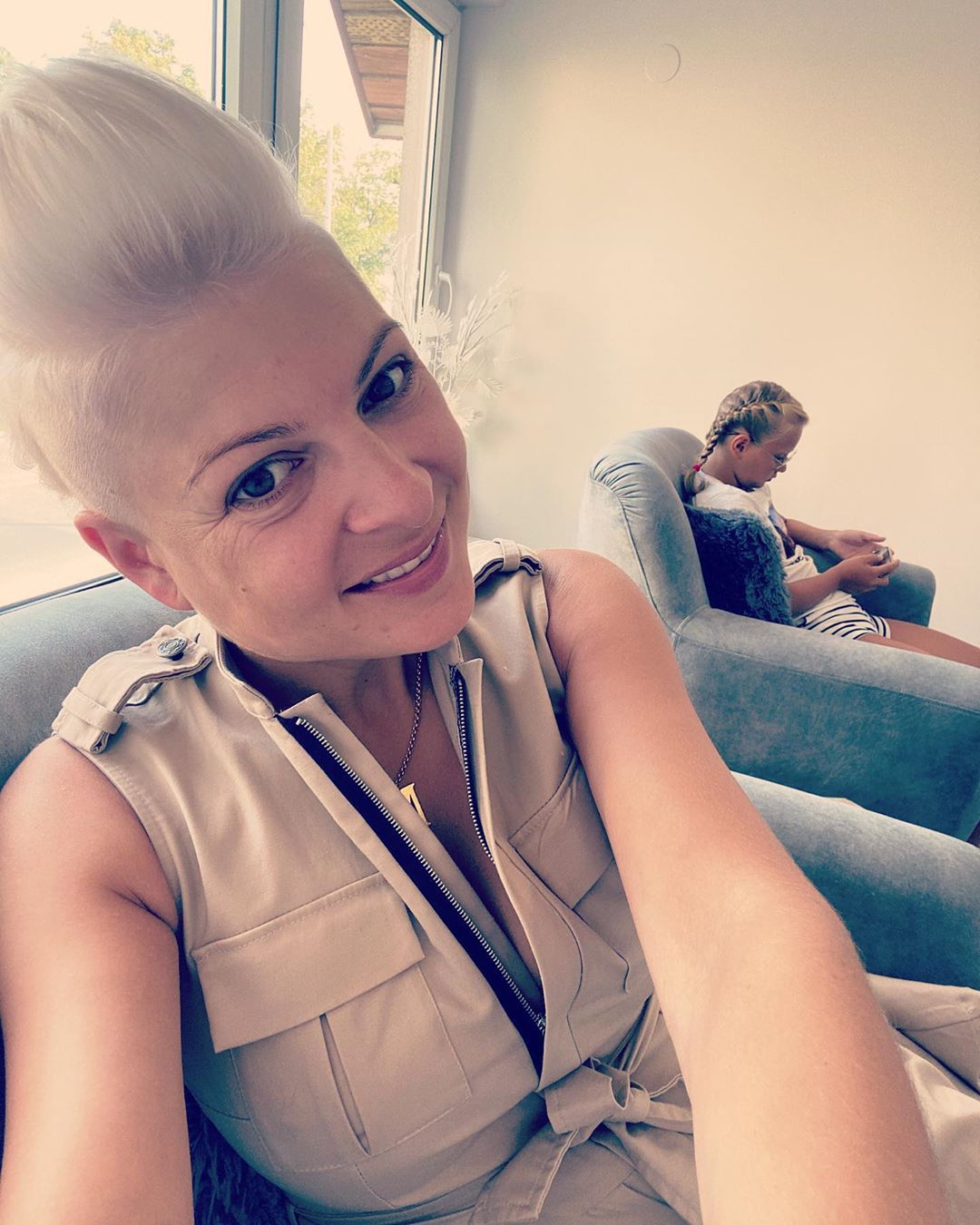 Magdalena Narożna u fryzjera. Wybrała się z córką